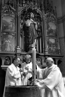 /album/velikonocni-vigilie-a-krest-katechumenu-4-4-2026-foto-jan-bezucha/bila-nedele-antonin-2026-017-jpg/